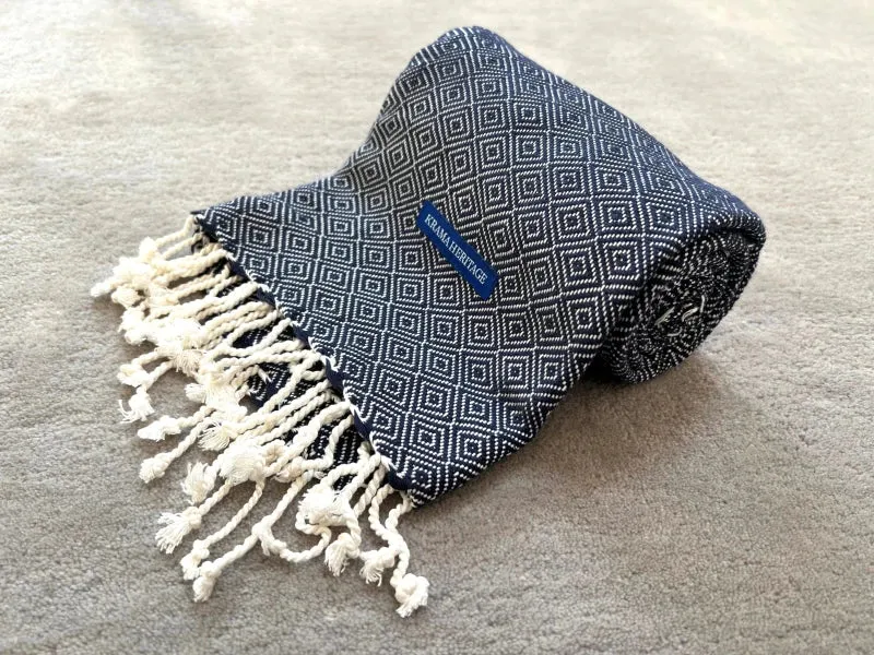 Grande écharpe en coton avec écrin en palmier tressé - Bleu Marine
