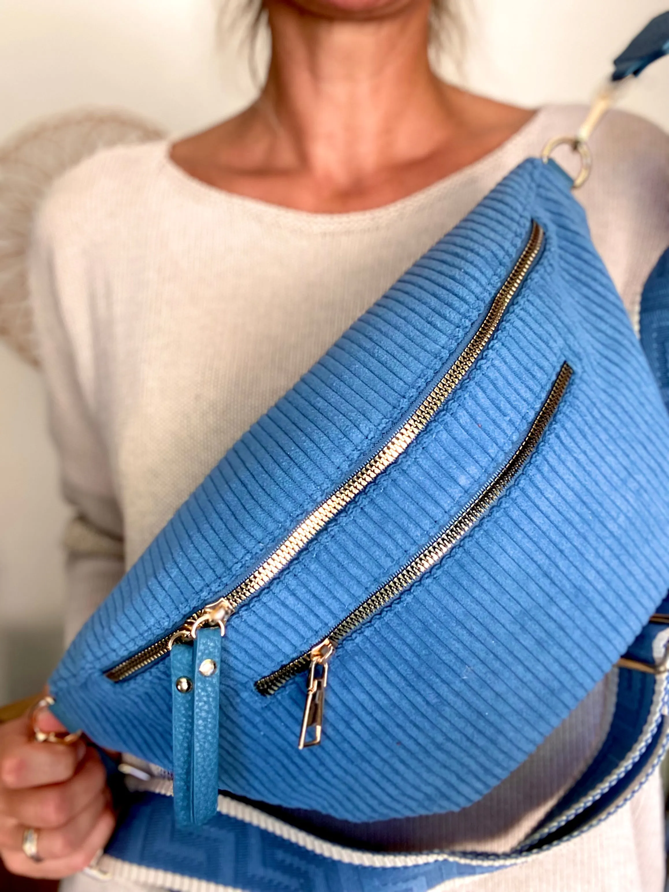 Sac banane XL en velours ctelé 2 zips et sangle fantaisie - WENDY - Bleu jean